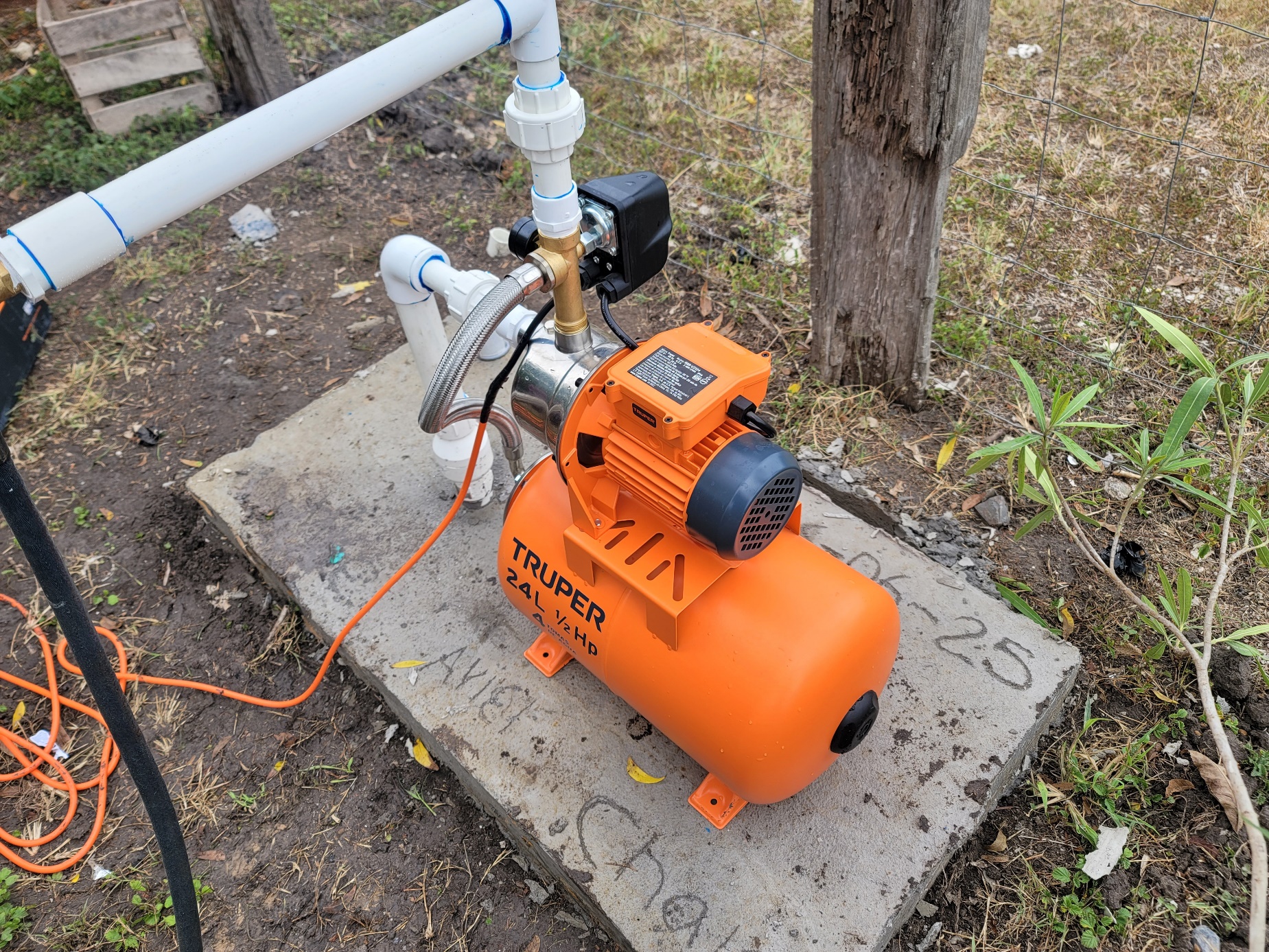 An orange pump with a white pipe
AI-generated content may be incorrect.
